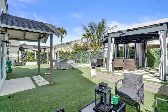 372 W Riverbend Drive, Sunrise, FL 33326