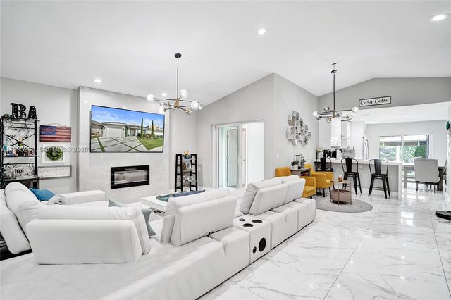 372 W Riverbend Drive, Sunrise, FL 33326