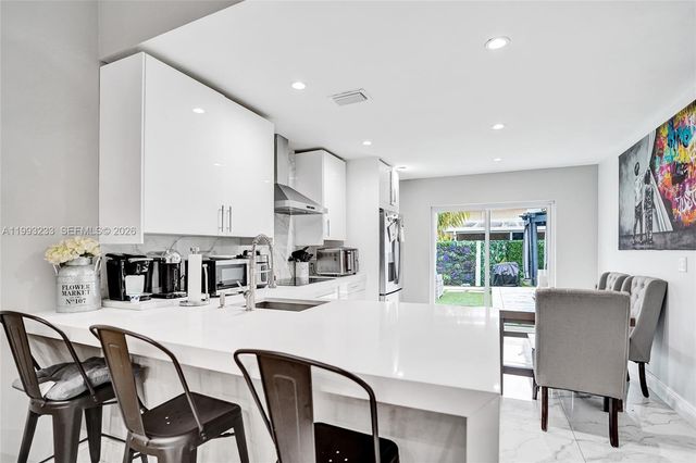 372 W Riverbend Drive, Sunrise, FL 33326