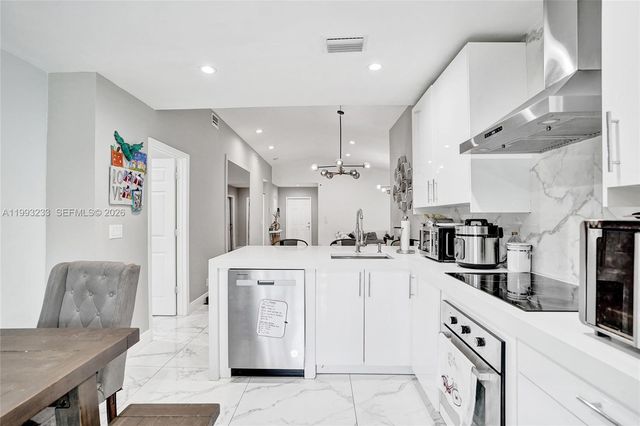 372 W Riverbend Drive, Sunrise, FL 33326