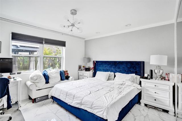 372 W Riverbend Drive, Sunrise, FL 33326