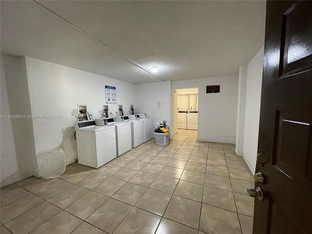 6940 Miami Gardens Dr 1-329, Hialeah, FL 33015