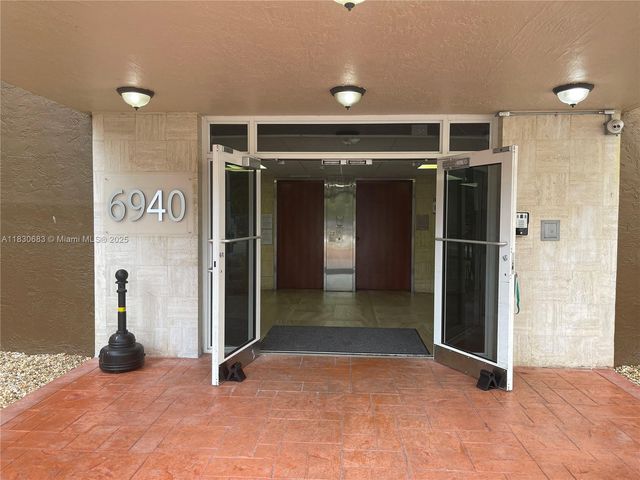 6940 Miami Gardens Dr 1-329, Hialeah, FL 33015
