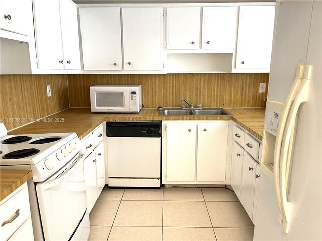 6940 Miami Gardens Dr 1-329, Hialeah, FL 33015