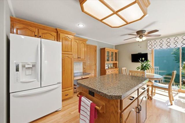 214 WOODBURY Circle, Council Bluffs, IA 51503