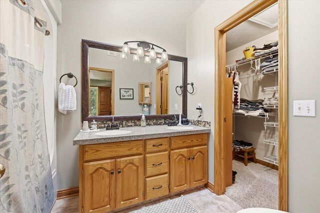 214 WOODBURY Circle, Council Bluffs, IA 51503