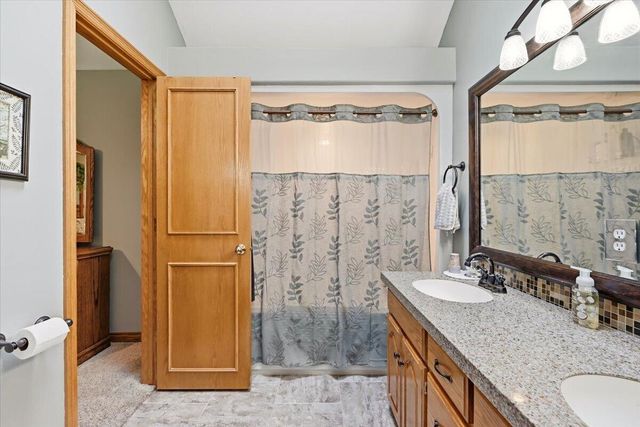 214 WOODBURY Circle, Council Bluffs, IA 51503