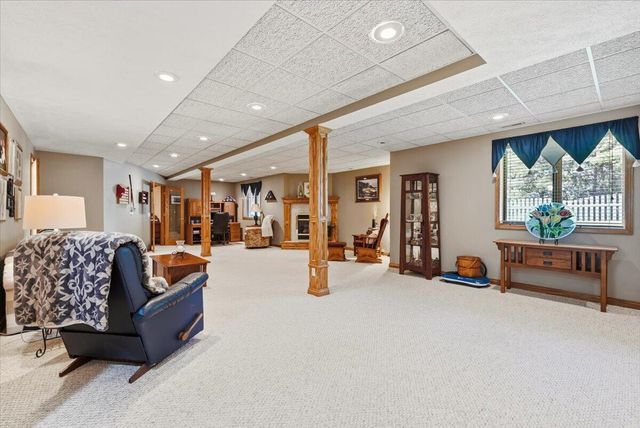 214 WOODBURY Circle, Council Bluffs, IA 51503