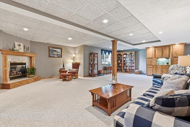 214 WOODBURY Circle, Council Bluffs, IA 51503