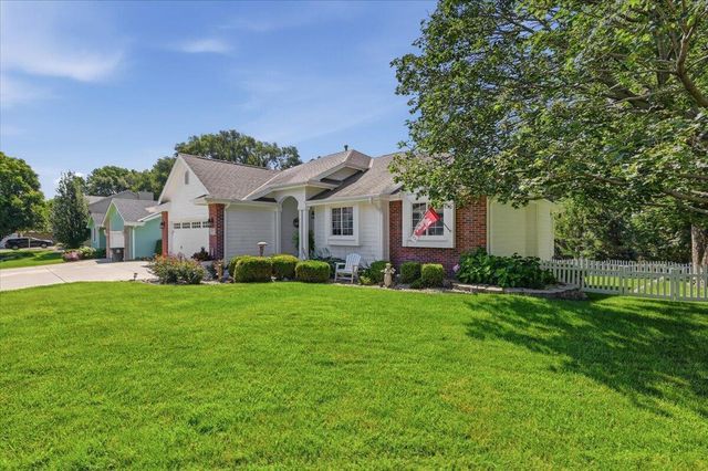 214 WOODBURY Circle, Council Bluffs, IA 51503