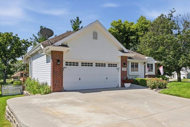 214 WOODBURY Circle, Council Bluffs, IA 51503