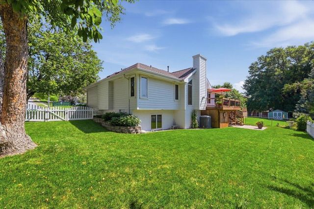 214 WOODBURY Circle, Council Bluffs, IA 51503
