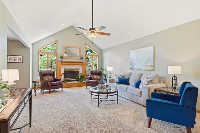 214 WOODBURY Circle, Council Bluffs, IA 51503