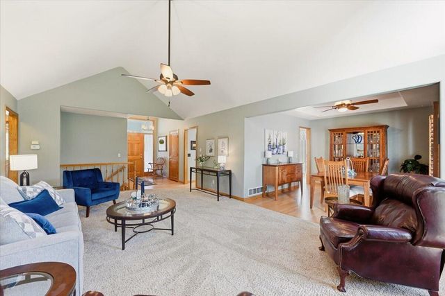 214 WOODBURY Circle, Council Bluffs, IA 51503