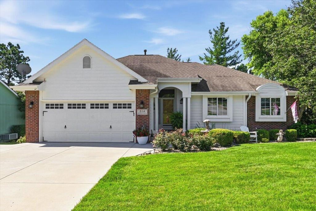 214 WOODBURY Circle, Council Bluffs, IA 51503