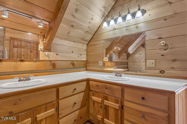 319 Ivy Wood Lane, Mountain City, TN 37683