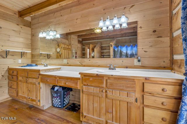 319 Ivy Wood Lane, Mountain City, TN 37683