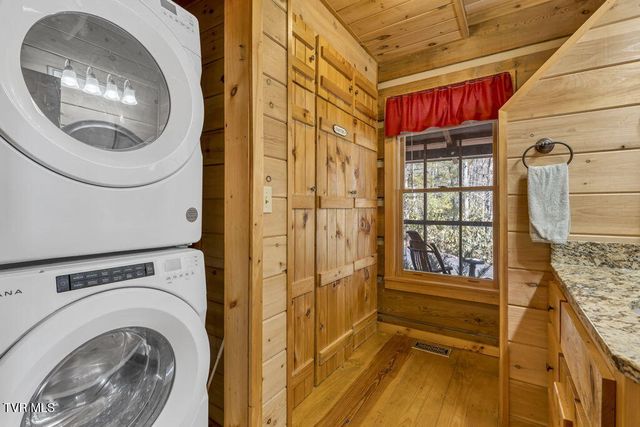 319 Ivy Wood Lane, Mountain City, TN 37683