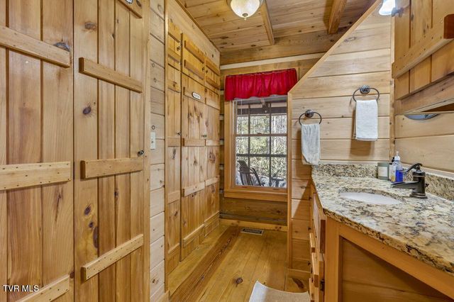 319 Ivy Wood Lane, Mountain City, TN 37683