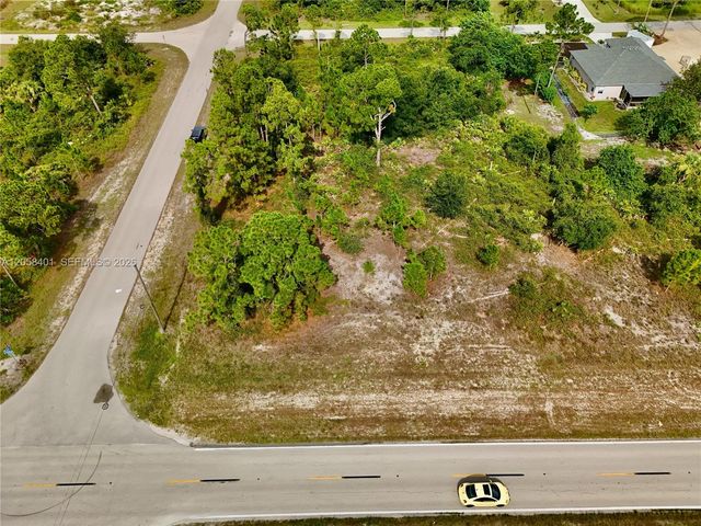 1041 Columbus Boulevard, Lehigh Acres, FL 33974