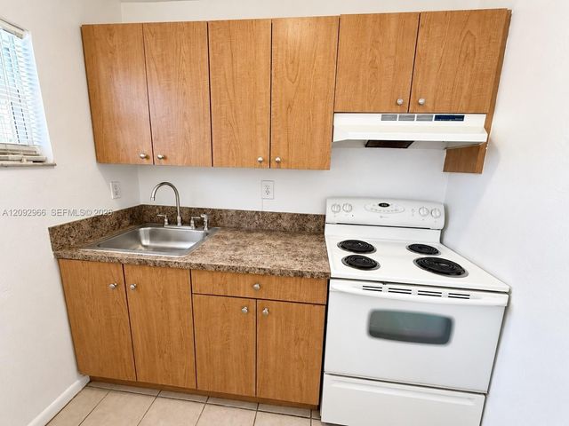 119 NW 43rd Court 5, Oakland Park, FL 33309