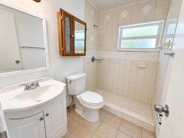 119 NW 43rd Court 5, Oakland Park, FL 33309