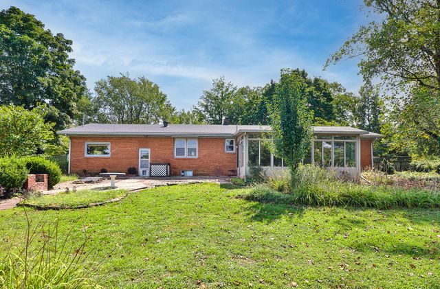 2351 Greenwood Road, Marshfield, MO 65706