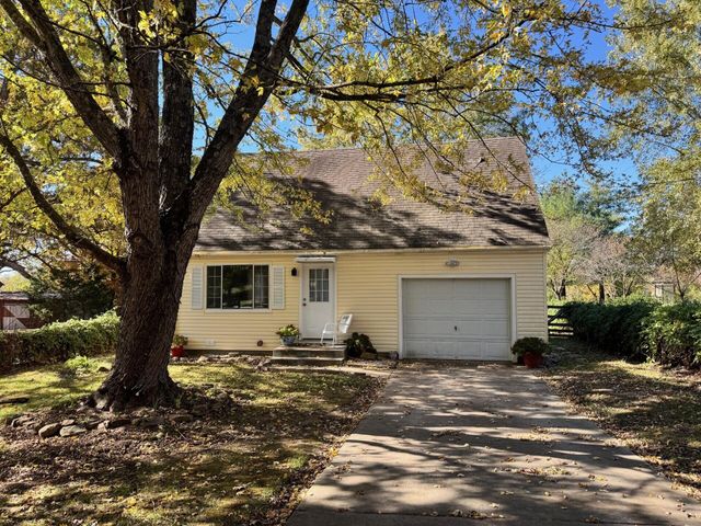 2351 Greenwood Road, Marshfield, MO 65706