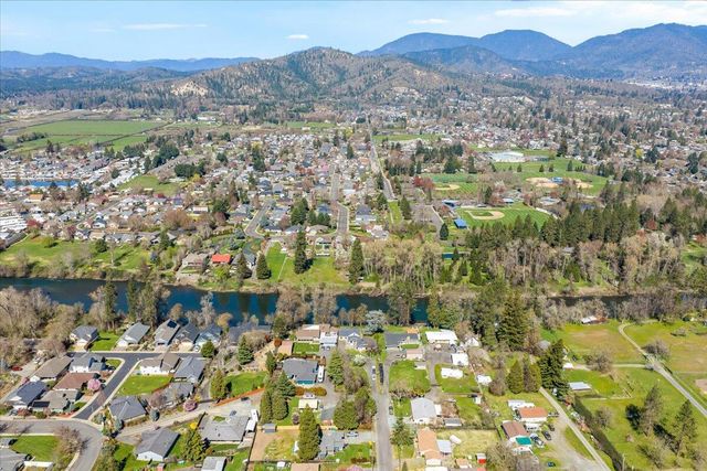 1300 Daisy Lane, Grants Pass, OR 97527