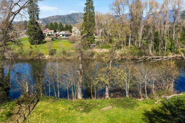 1300 Daisy Lane, Grants Pass, OR 97527