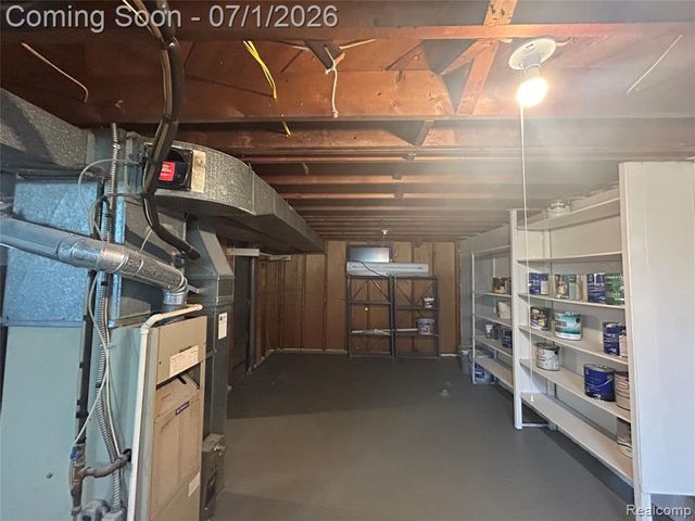86 E Columbia Avenue, Pontiac, MI 48340