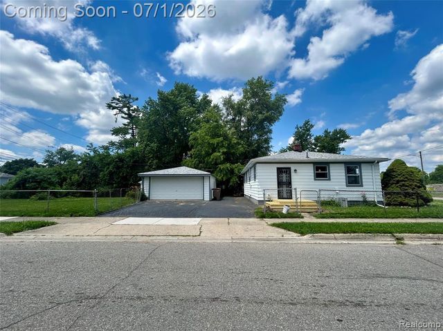 86 E Columbia Avenue, Pontiac, MI 48340