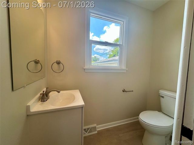 86 E Columbia Avenue, Pontiac, MI 48340