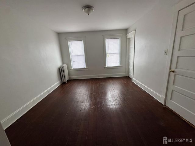 7 Maple Street, New Brunswick, NJ 08901