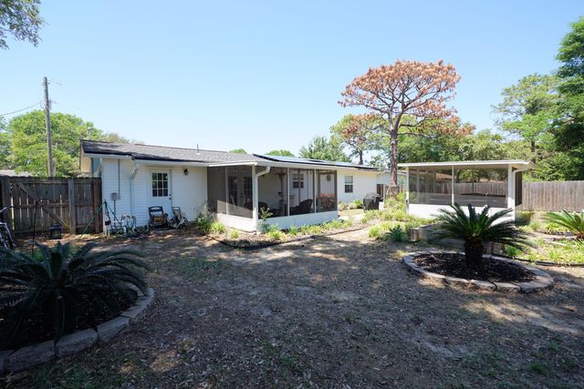 12 Berwick Circle, Shalimar, FL 32579