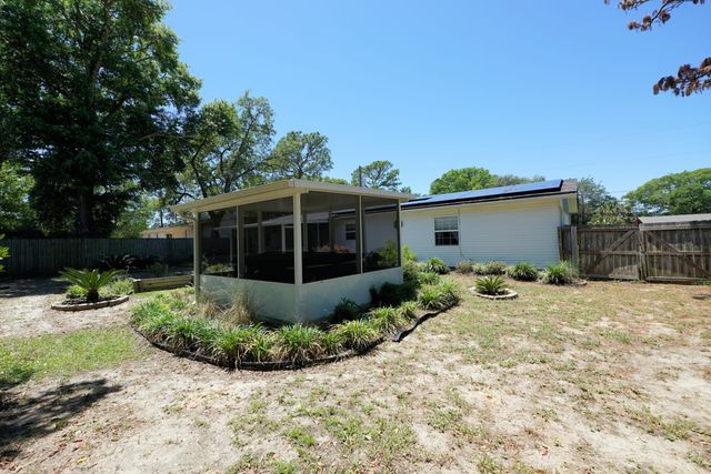 12 Berwick Circle, Shalimar, FL 32579
