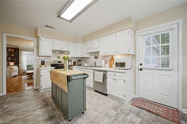 1829 Mullholand DR, Virginia Beach, VA 23454