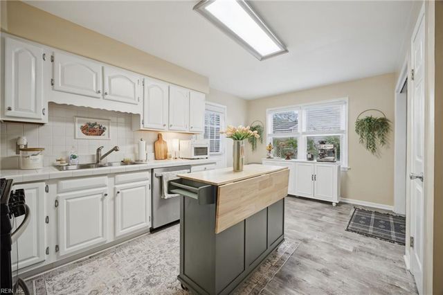 1829 Mullholand DR, Virginia Beach, VA 23454
