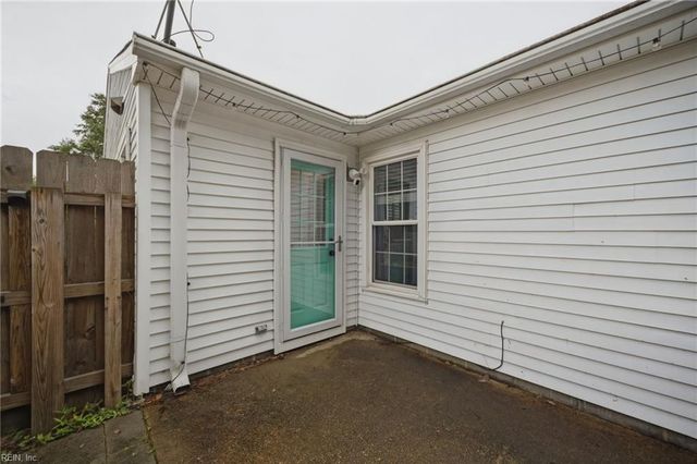 1829 Mullholand DR, Virginia Beach, VA 23454