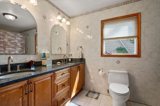 20 Berkmans St, Worcester, MA 01602
