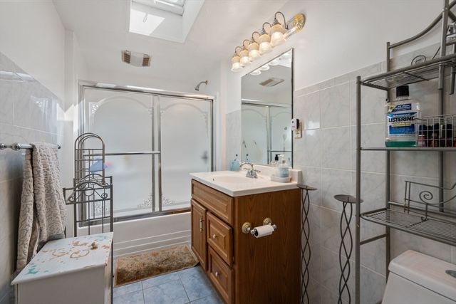 20 Berkmans St, Worcester, MA 01602