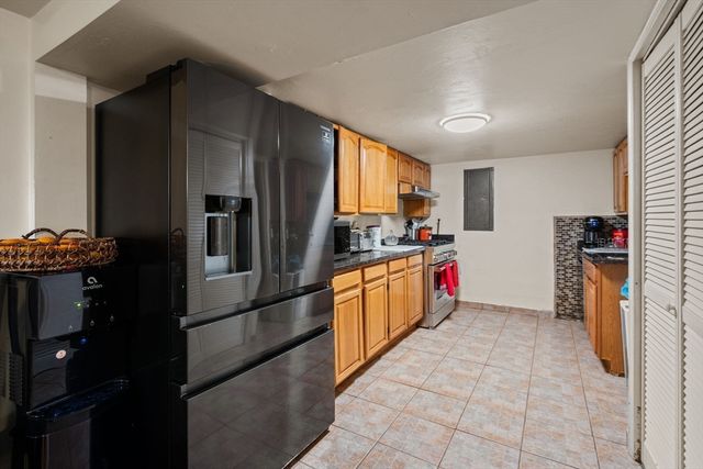 20 Berkmans St, Worcester, MA 01602