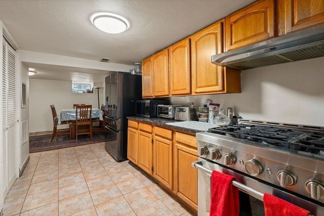 20 Berkmans St, Worcester, MA 01602