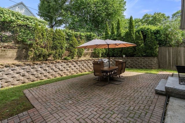 20 Berkmans St, Worcester, MA 01602