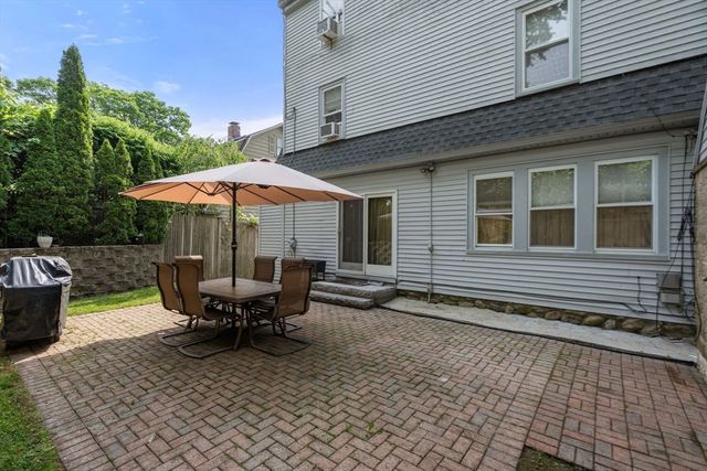20 Berkmans St, Worcester, MA 01602
