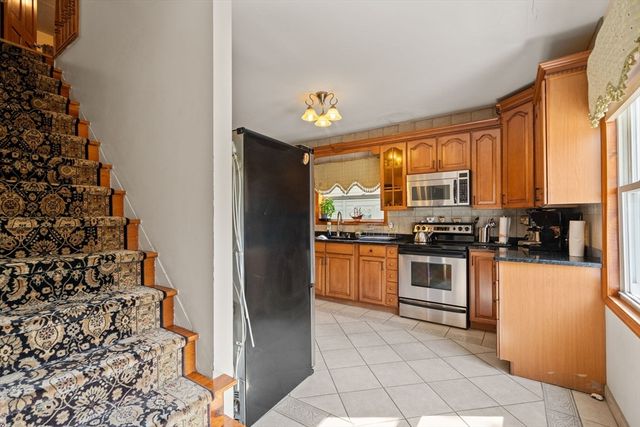 20 Berkmans St, Worcester, MA 01602