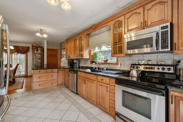 20 Berkmans St, Worcester, MA 01602