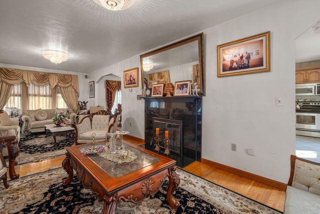 20 Berkmans St, Worcester, MA 01602