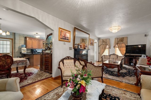 20 Berkmans St, Worcester, MA 01602