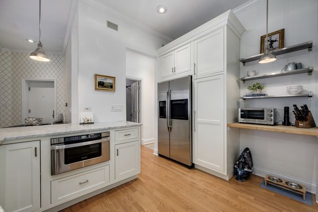 875 N La Salle Drive 2S, Chicago, IL 60610